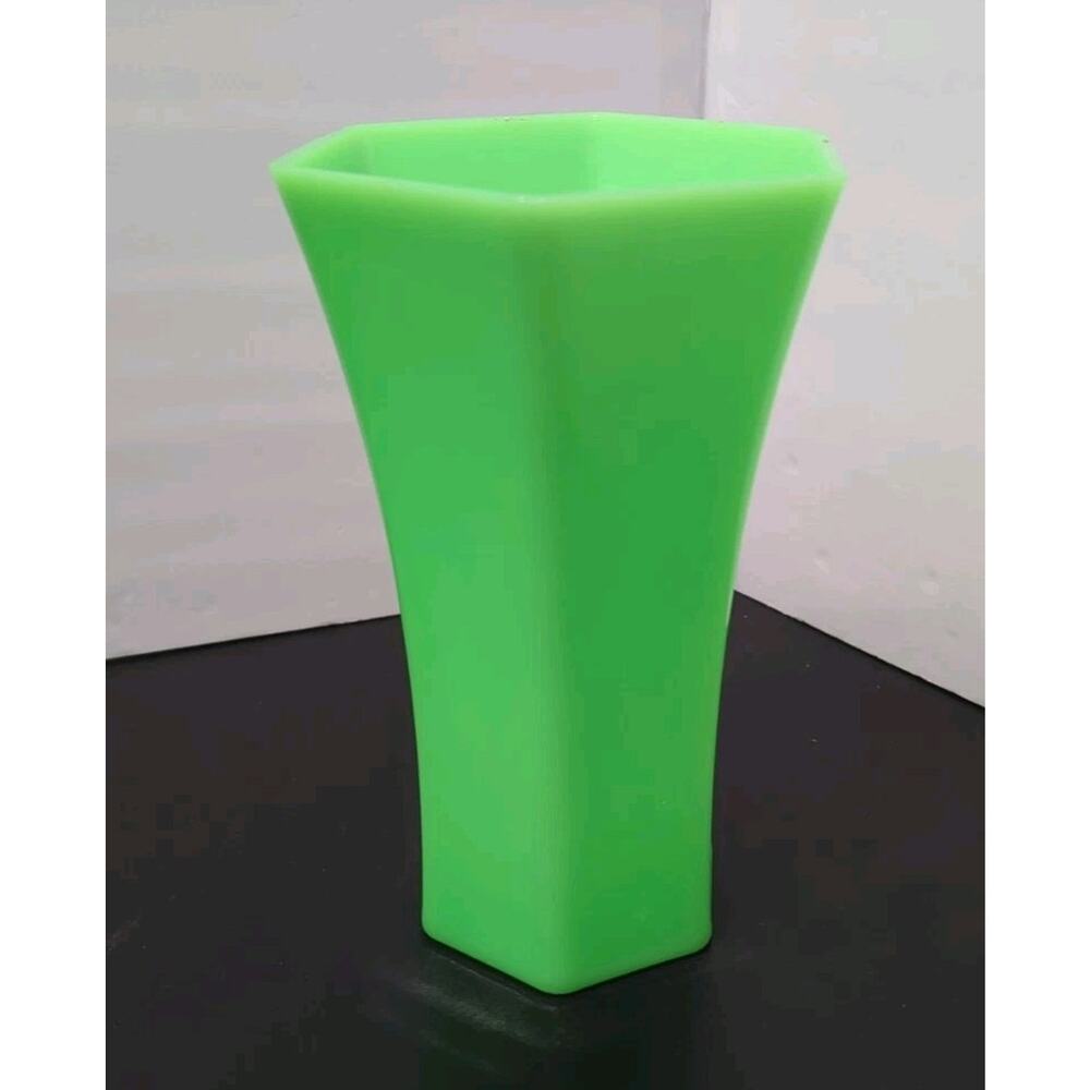Vintage Diamond Line Flower Hexagonal Vase Green USA Made 8" MCM Y2K Retro